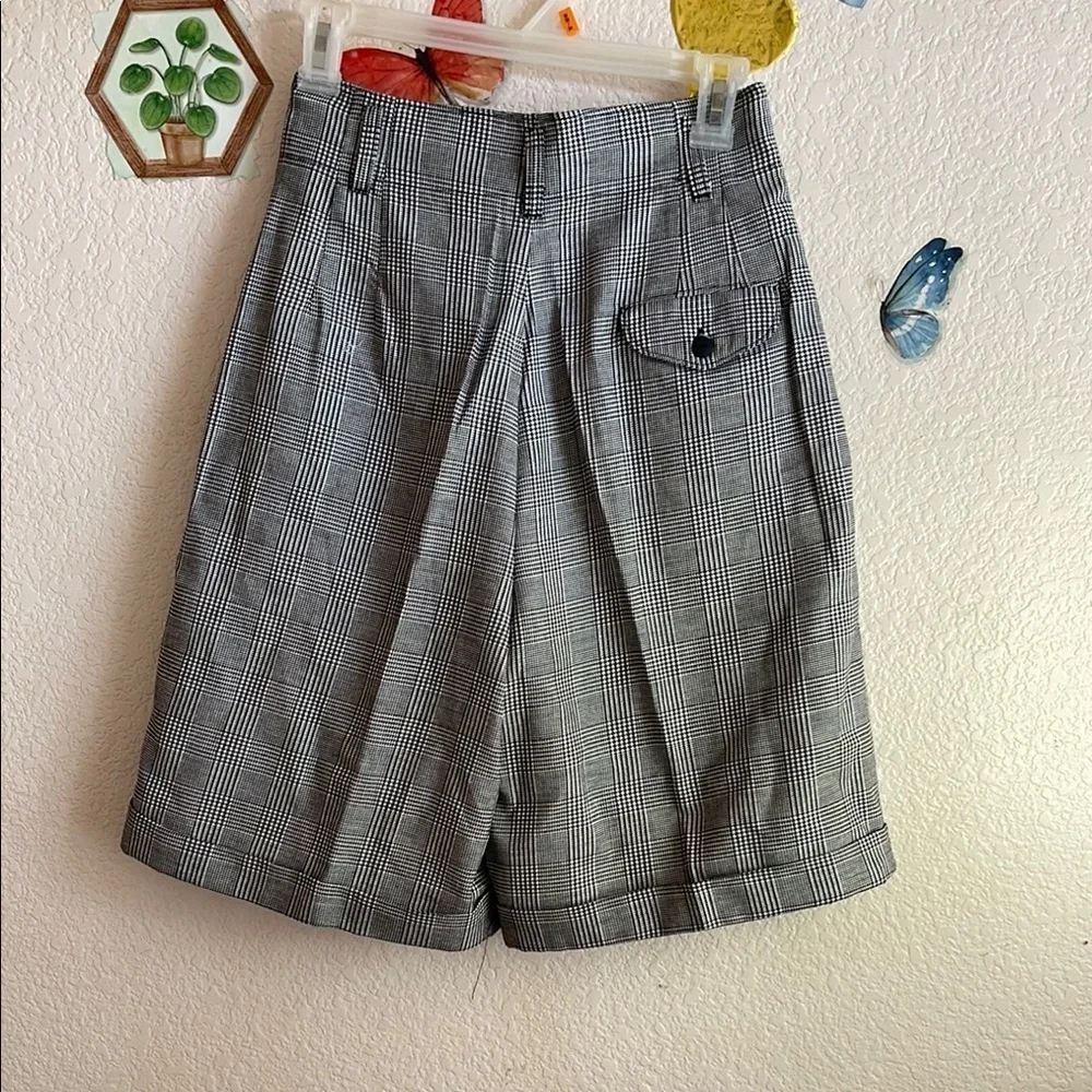 Hunt Club Gray Bermudas with Pleats and High Waist - Picture 6 of 8